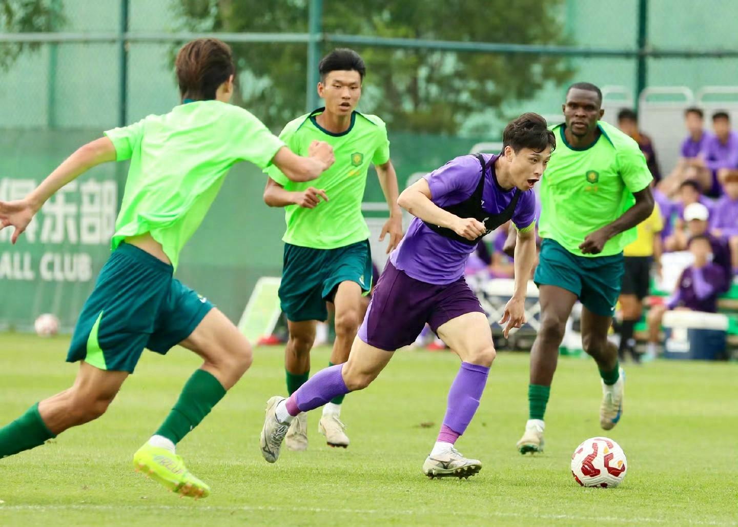 包含赛地聚焦:足总杯赛前热度飙升,武汉三镇回应争议,质疑声仍在,训练强度明显提升的词条 包含赛地聚焦:足总杯赛前热度飙升,武汉三镇回应争议,质疑声仍在,训练强度明显提升的词条